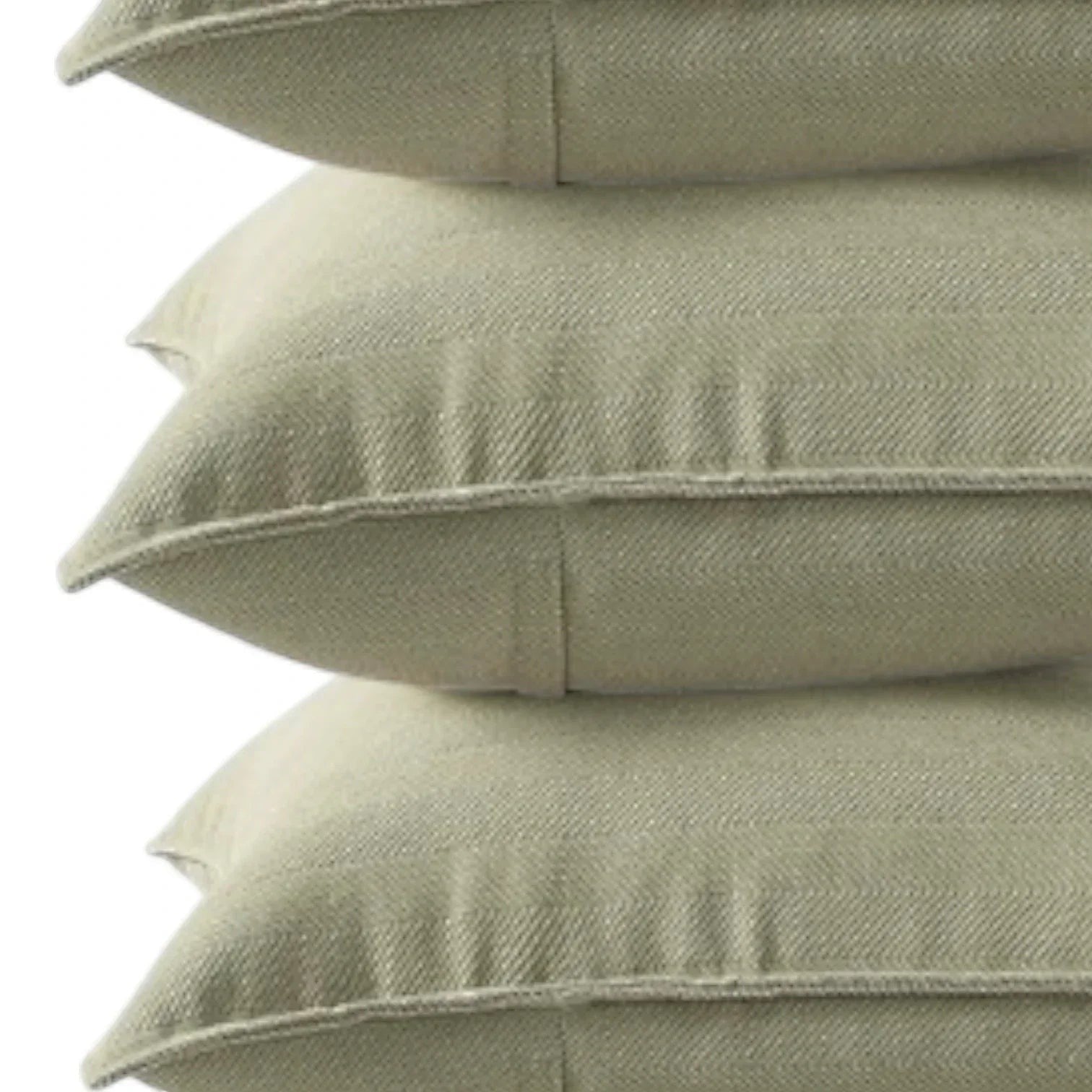 Pila de tres cojines Vilueth de 50x50cm en color verde oliva, tejido de chenille suave con textura de alta densidad.